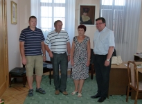 A. Vondra s vedením královského města Velvary v čele s paní starostkou Linhartovou